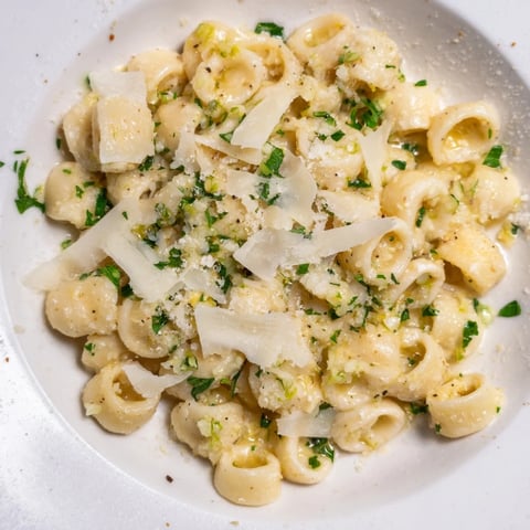 Steaming bowl of one-pot garlic butter ditalini, garnished with fresh parsley and extra Parmesan.